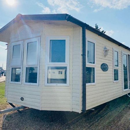 Luxury 2 Bedroom 2 Bathroom Caravan-Small Sofa 1 Pers Saint Osyth Экстерьер фото