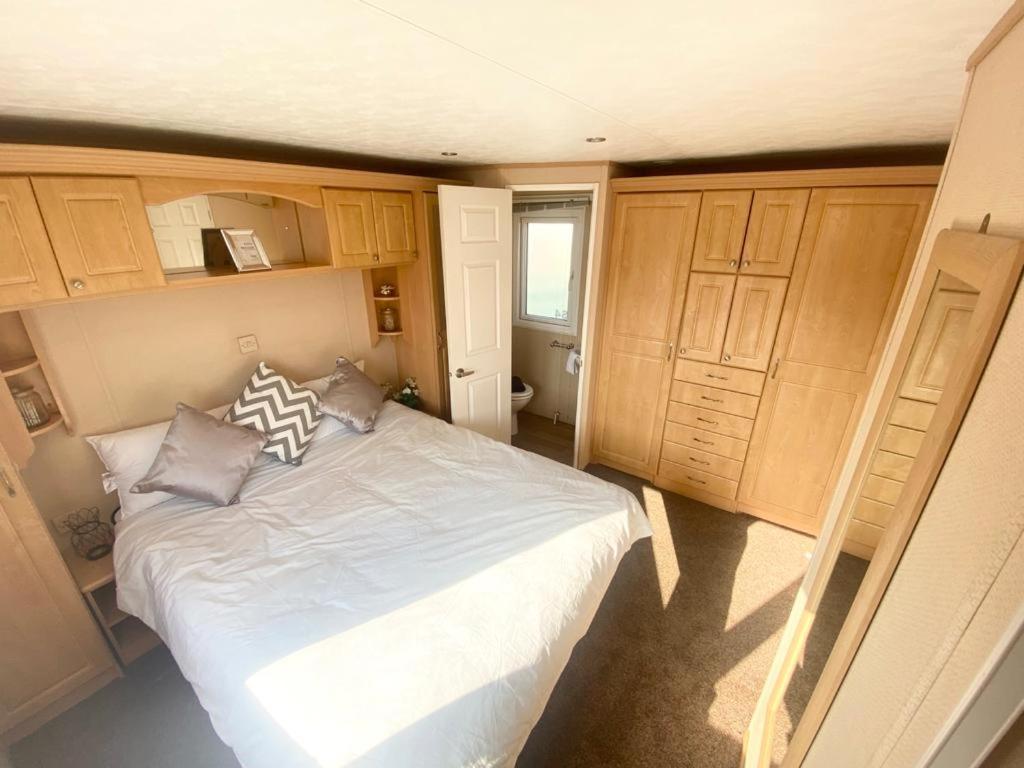 Luxury 2 Bedroom 2 Bathroom Caravan-Small Sofa 1 Pers Saint Osyth Экстерьер фото
