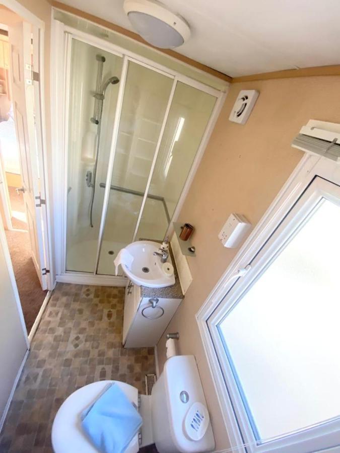 Luxury 2 Bedroom 2 Bathroom Caravan-Small Sofa 1 Pers Saint Osyth Экстерьер фото