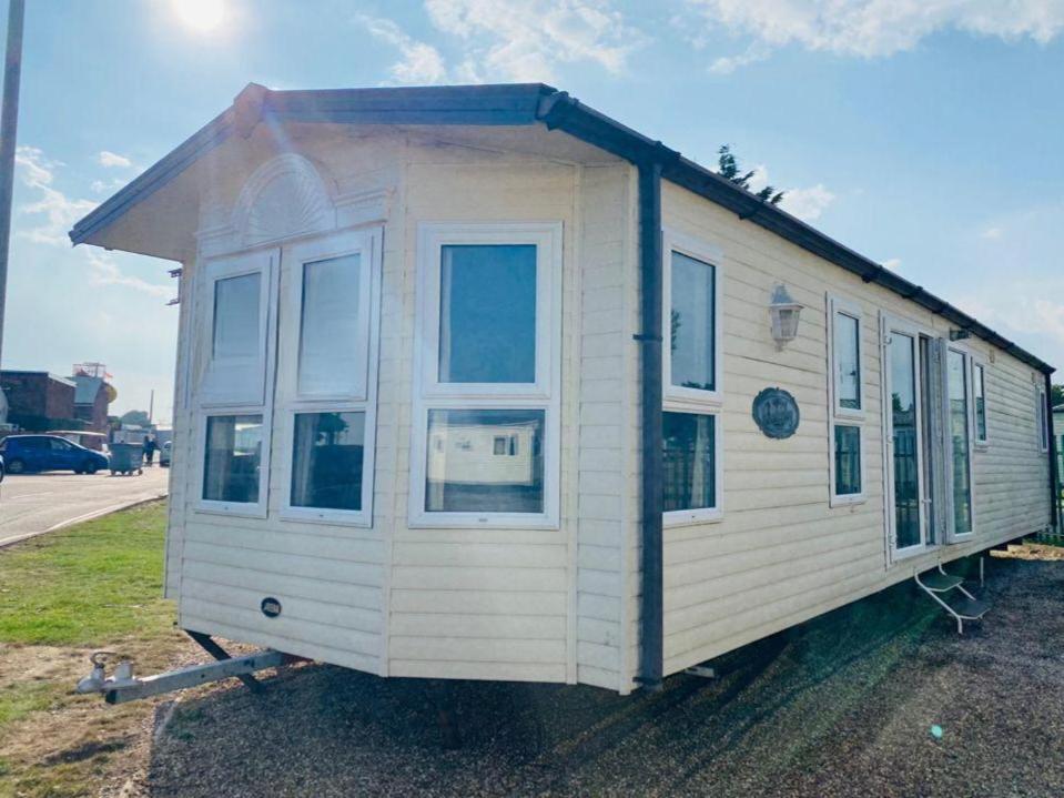 Luxury 2 Bedroom 2 Bathroom Caravan-Small Sofa 1 Pers Saint Osyth Экстерьер фото